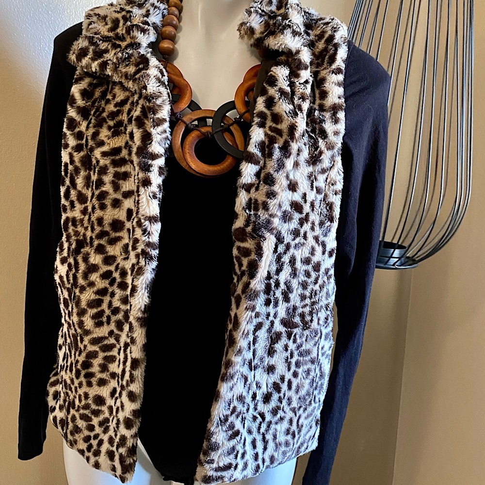Cheetah Vest Fur Fox light weight imitation fur very nice  size Large